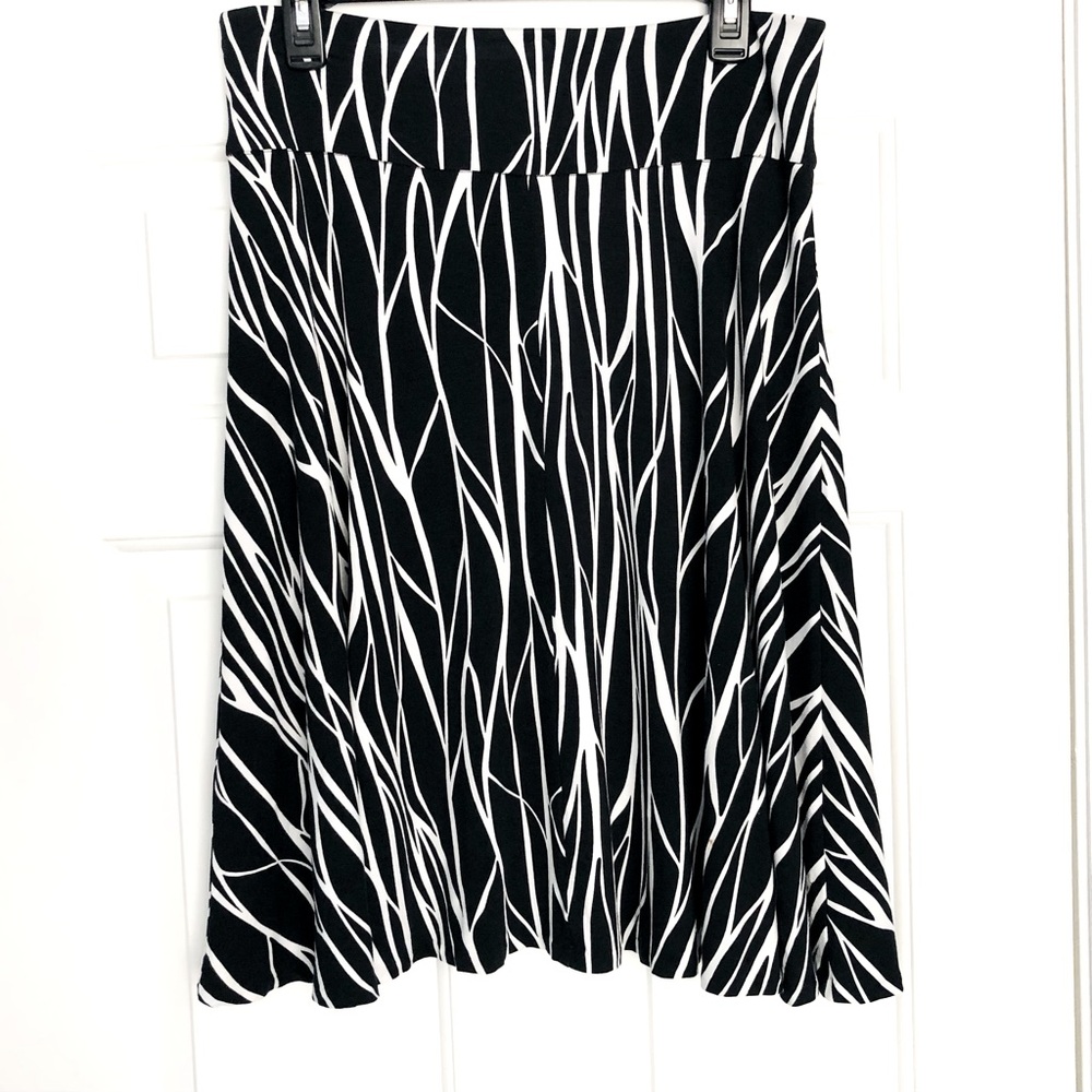 Skirt Black and White Size M Pull On Knit A-line New York & Company